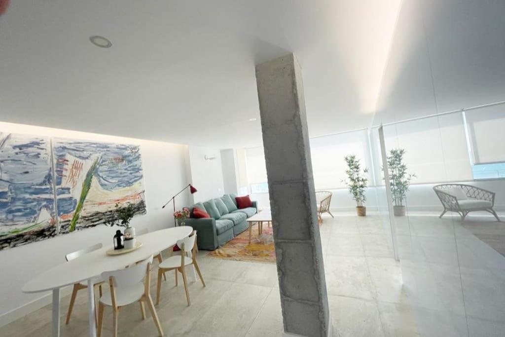 Moderno Y Completo Frente Al Mar Appartamento